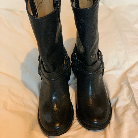 FRYE Harness Boots - NWOB - Size 6 - Picture 2 of 5